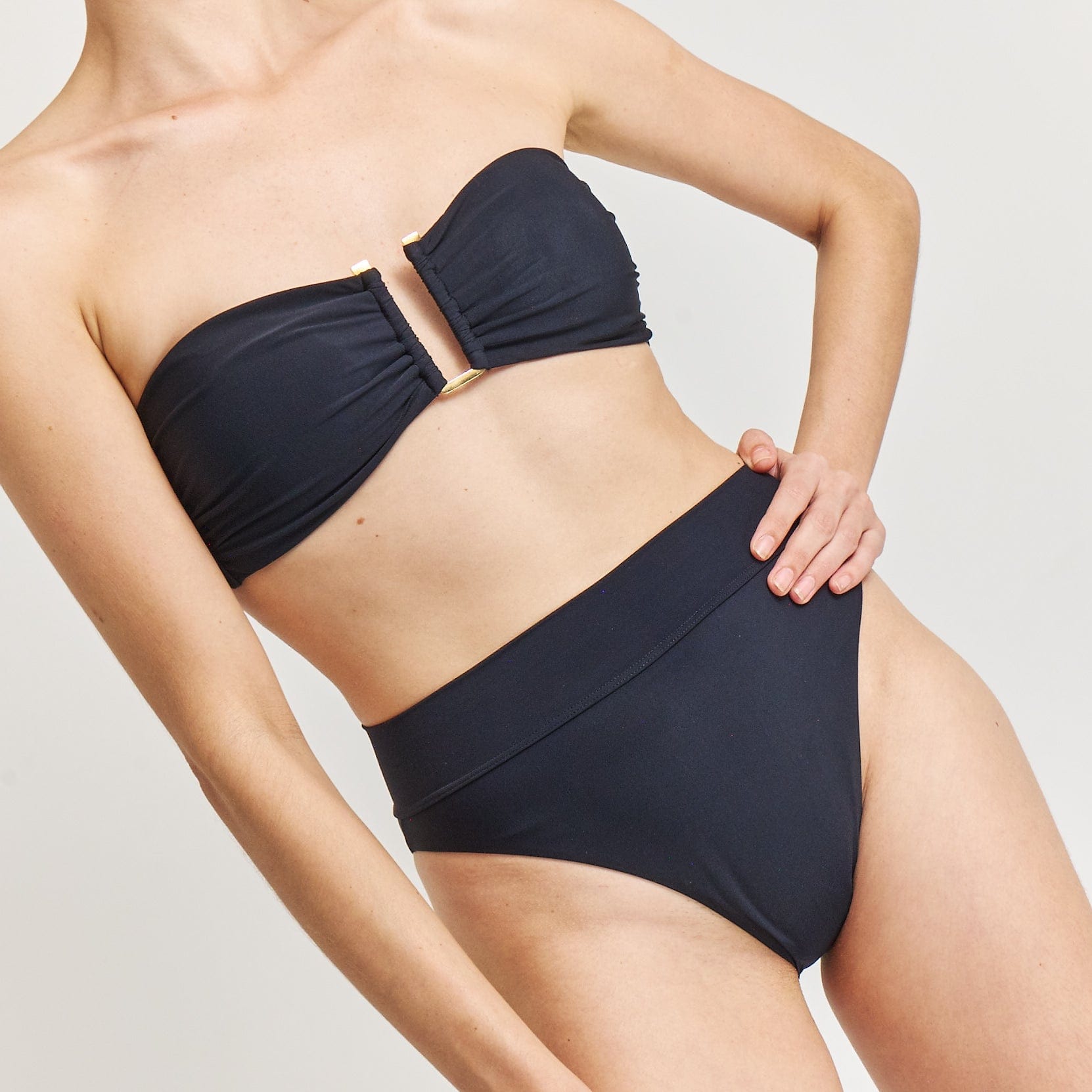 . BIKINI TOP LISO BANDEAU TOP CLASSIC BLACK