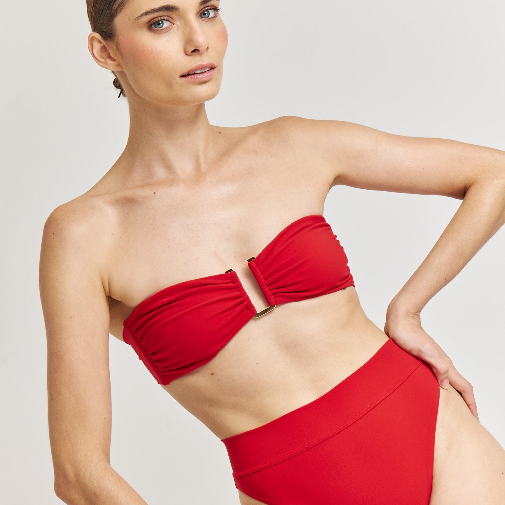 . BIKINI TOP LISO BANDEAU TOP CLASSIC RED