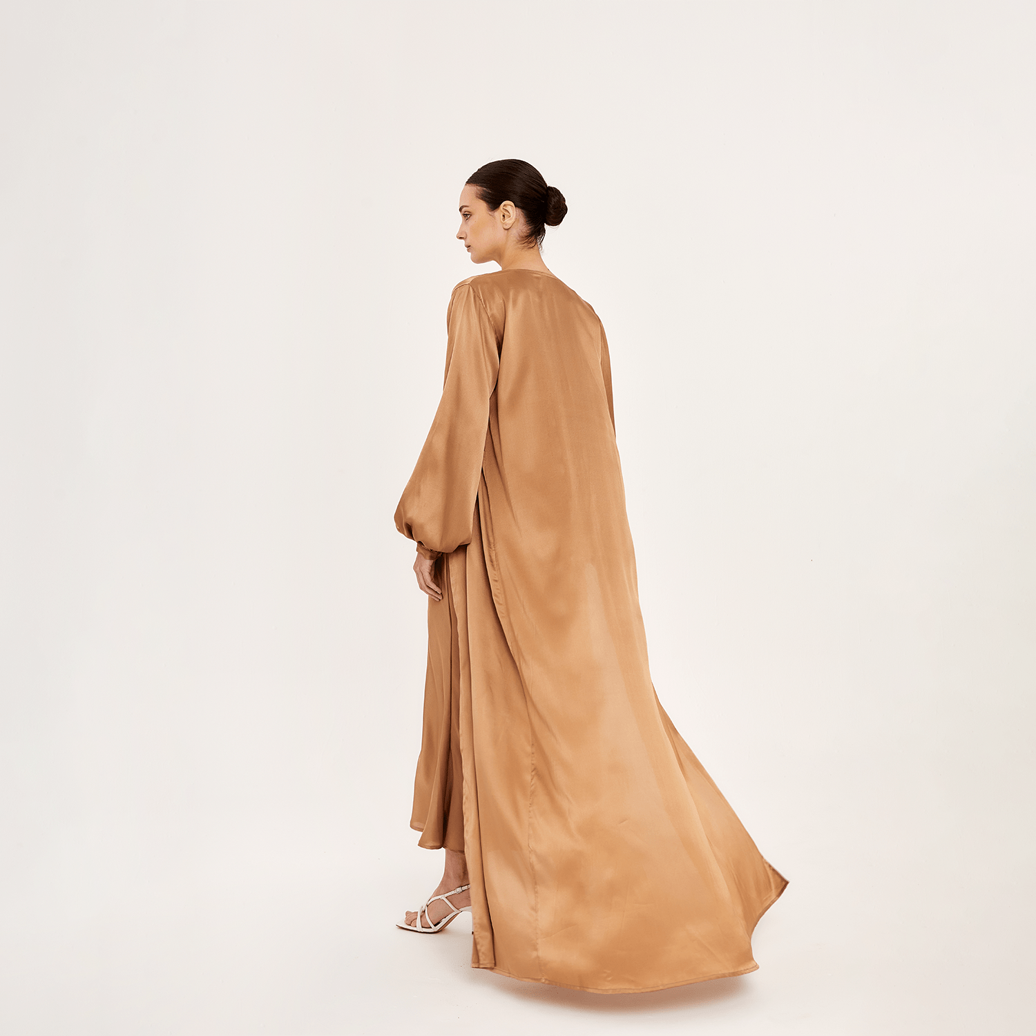 . DRESS 26 LONG CAPE SILK EA DUNE 395