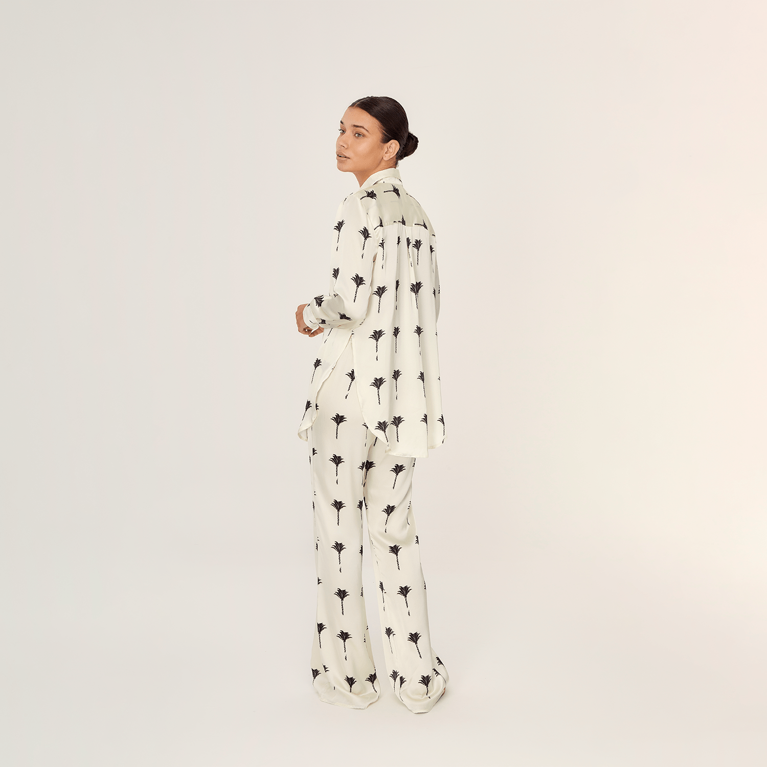 . PANTS 25 PANTS 100% SILK THE PALMS 495